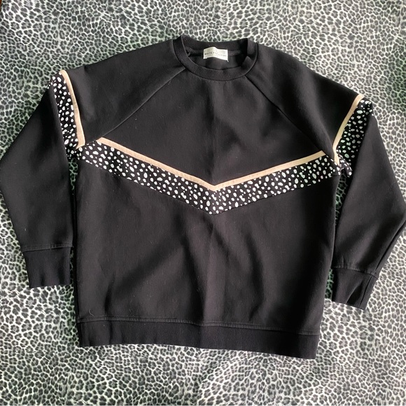 White Fox Active X Sarah’s Day Sweatshirt Black Pink White Chevron Size Medium - Picture 9 of 9